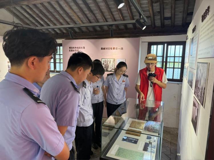 崇明区税务局第六团支部与区公安分局堡镇派出所团支部开展“联学联建聚合力 青春奋进担使命”联学活动