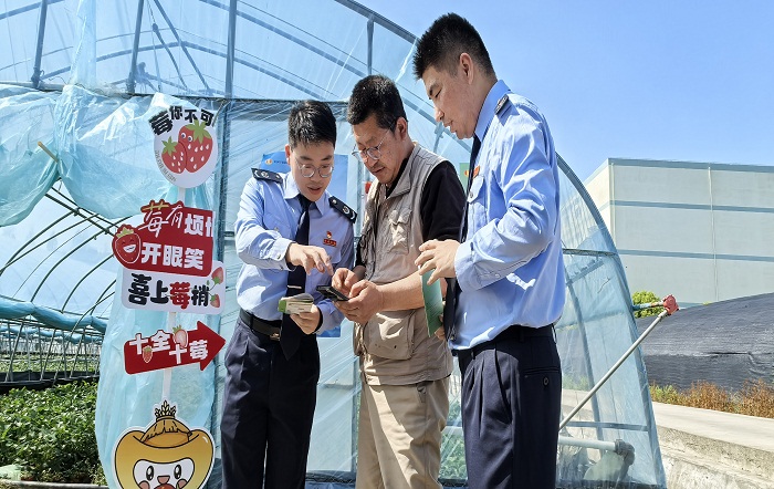 稅惠春風進鄉村 助農服務潤心田——寶山區稅務局前往羅涇鎮開展稅宣活動