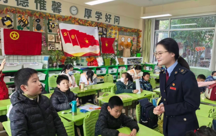 區局開展稅法宣傳進校園活動