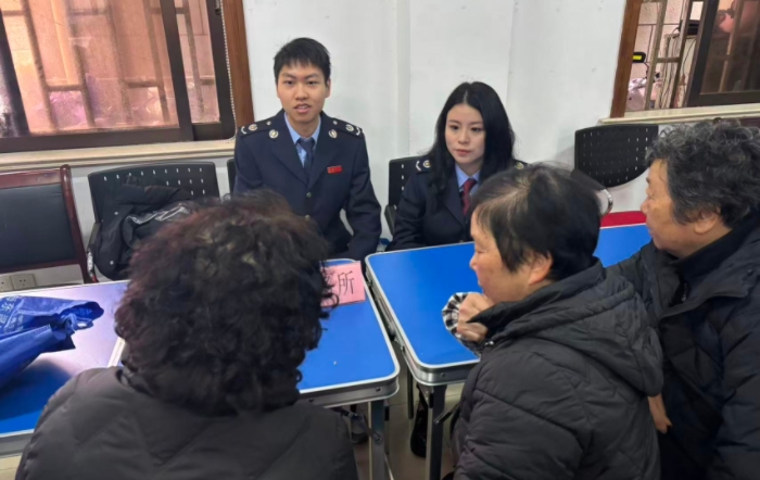 奉賢區稅務局開展“稅宣進社區”活動