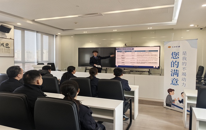 送教到府解“稅”惑 精準輔導暖人心——金山區稅務局赴出入境中心開展稅宣活動