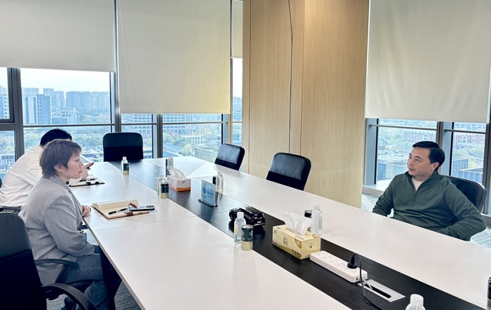 到府送策紓企困 精準服務暖民心 ——普陀區稅務局主動對接企業破解涉稅難題