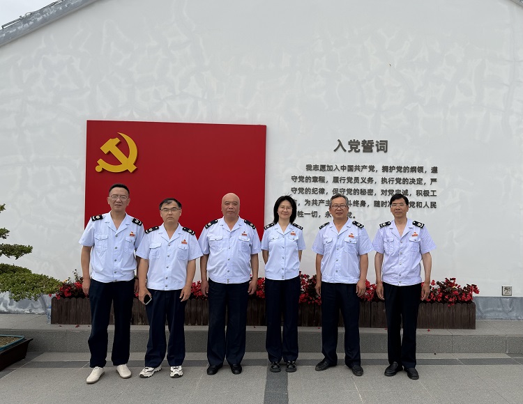 崇明區稅務局第二十稅務所黨支部開展“尋訪紅色足跡 築牢政治忠誠”主題黨日活動