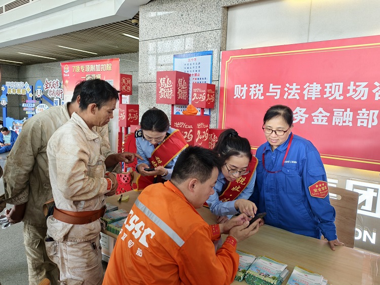 崇明區稅務局開展個人所得稅匯算清繳志願服務活動