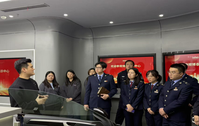 虹口区税务局开展“奋进‘十五五’青春挺膺担当”主题团日暨青年联学活动