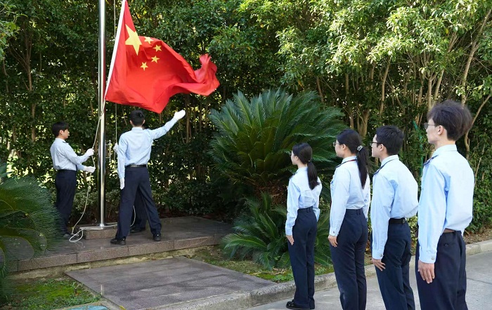 国庆后首日，金山区税务局升国旗凝干劲启新程