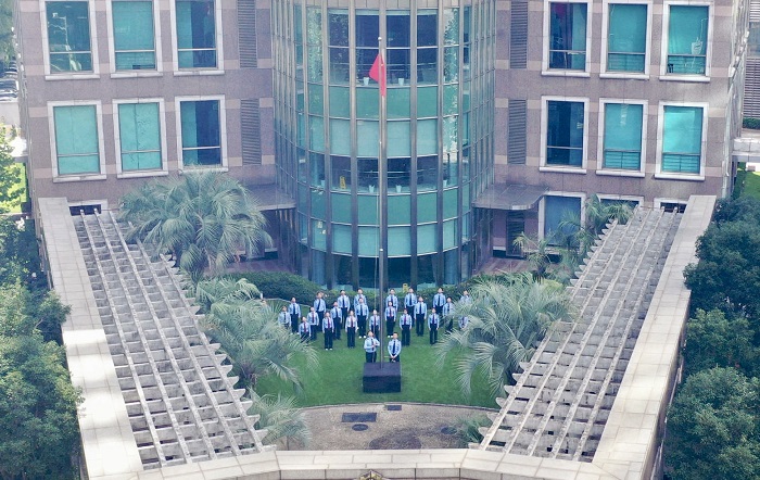 国庆节后第一个工作日，浦东税务举行庄严的升国旗仪式