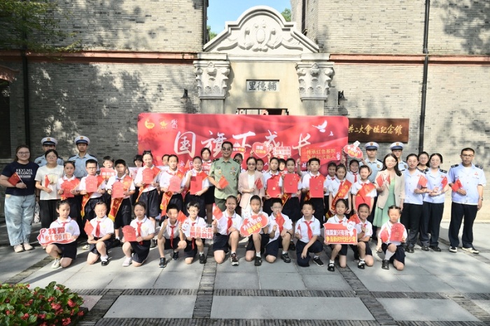 静安区税务局组织参与“国旗下成长”爱国宣讲活动