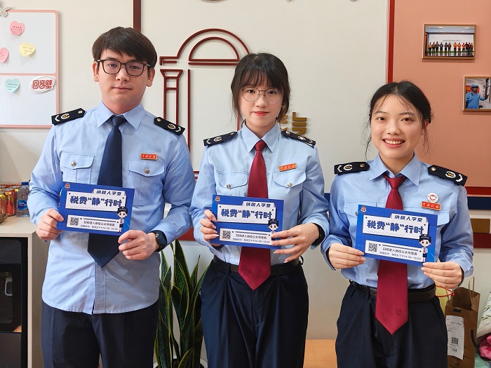 “税务蓝”护航青春经济 服务团助力小店发展