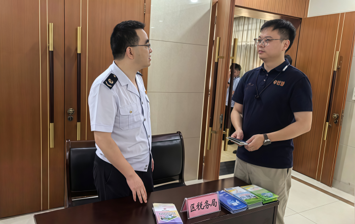 嘉定区税务局积极参与嘉定区“政企畅联 共促法治——走进执法监督联系点”活动