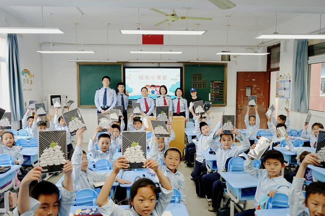 税月童行 筑梦校园未来——闵行区税务局走进弘梅小学开展税收普法进校园活动