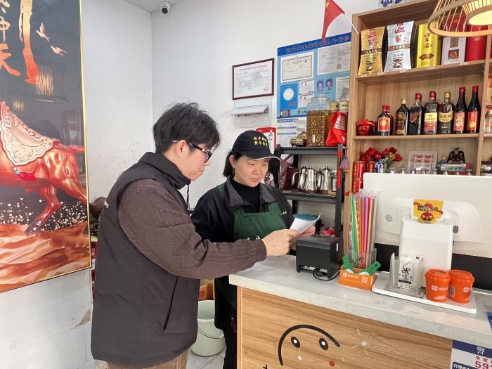 青浦区税务局在朱家角古镇开展有奖发票宣传讲解活动