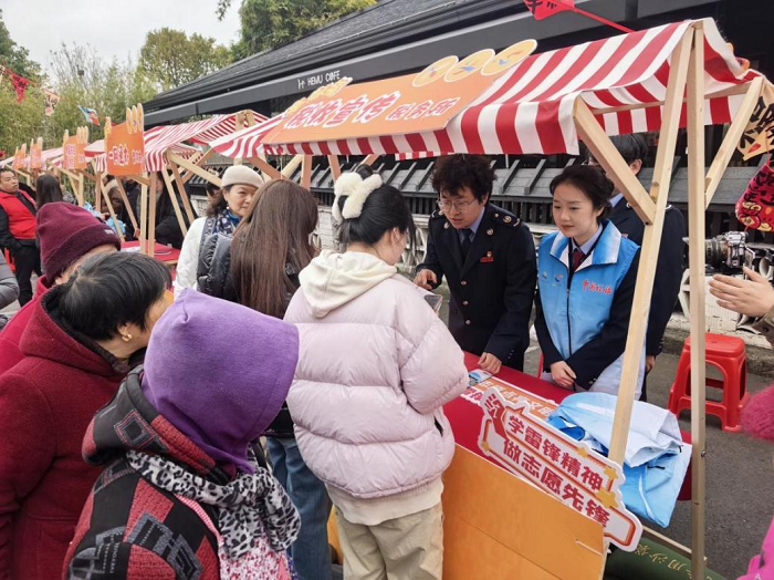 青浦区税务局开展税收政策宣传志愿服务活动