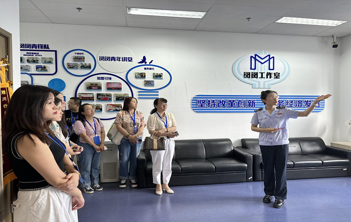 办税体验零距离为民服务解难题——闵行区税务局开展政府开放月税费体验活动
