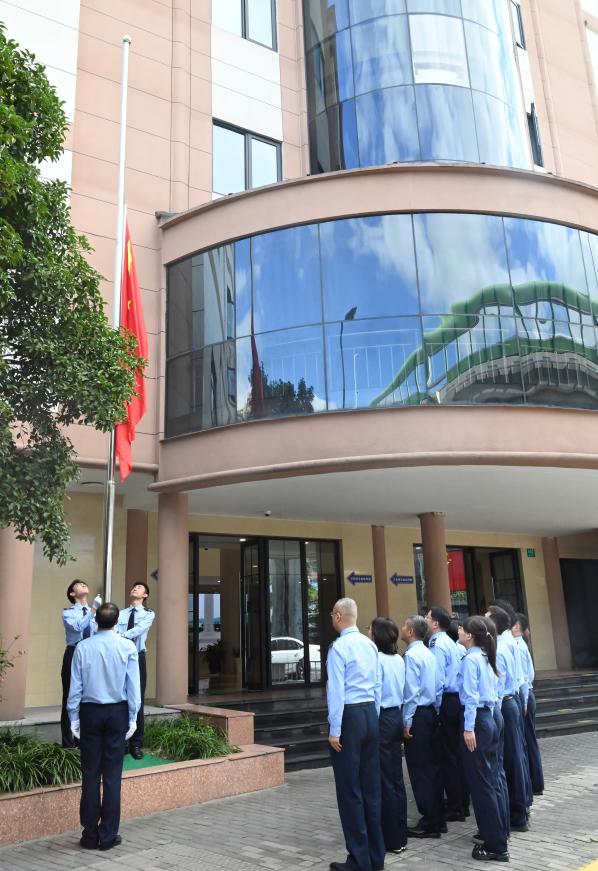 节后首个工作日，区局举行升旗仪式