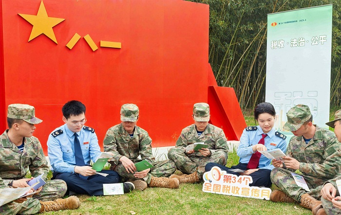 凝心聚力强军梦 税惠赋能谱新篇——宝山区税务局赴军营开展联学和税宣活动