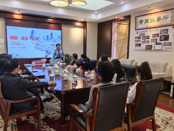 税惠春风暖虹桥，政策直达润民心 ——长宁区税务局走进古北市民中心开展税宣活动