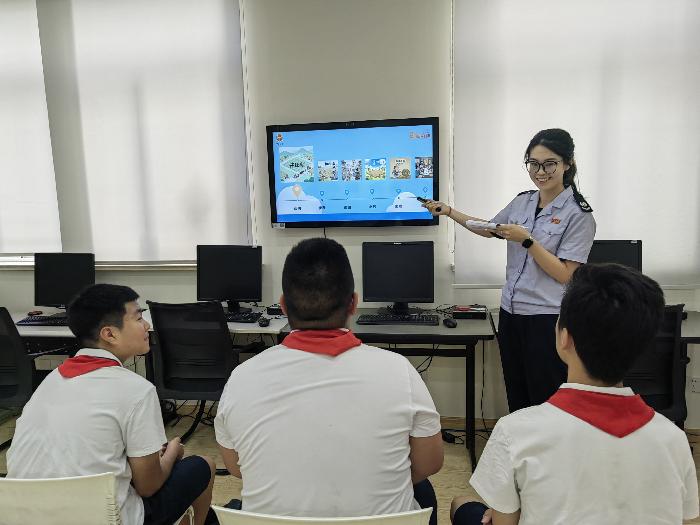 政府开放月|沉浸式体验，长宁税务带领中学生探秘办税厅