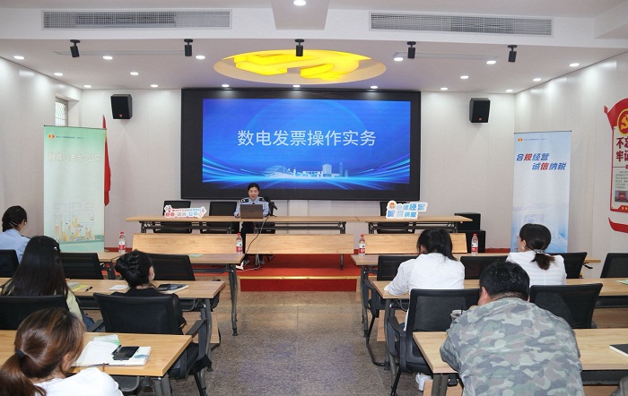 稅宣賦能進鄉村 政策護航促發展——寶山區稅務局赴沈楊村開展政策宣傳
