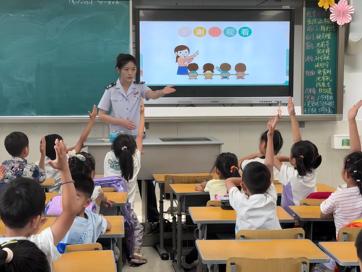 稅法進校園 築夢促成長——閔行區稅務局走進浦江鎮愛心暑托班開展稅法小課堂