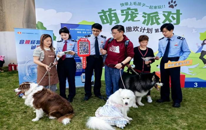 松江區稅務局走進雲堡未來市“萌寵派對”開展稅宣活動