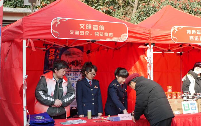 新春送福進市集 志願服務暖民心——寶山區稅務局“稅小寶”志願服務隊參與“志願同行 聚力迎新”春節文明公益市集活動