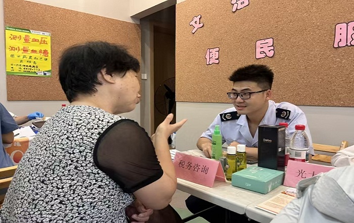 虹口區稅務局走進江灣街道社區開展稅惠便民服務活動