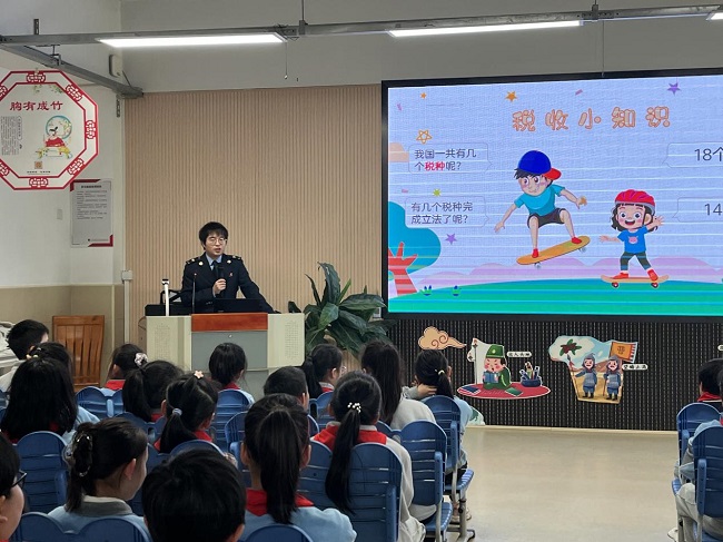 稅宣春風拂校園 普法細雨潤心田——閔行區稅務局走進汽輪科技實驗小學開展“隴稅苗園”系列活動