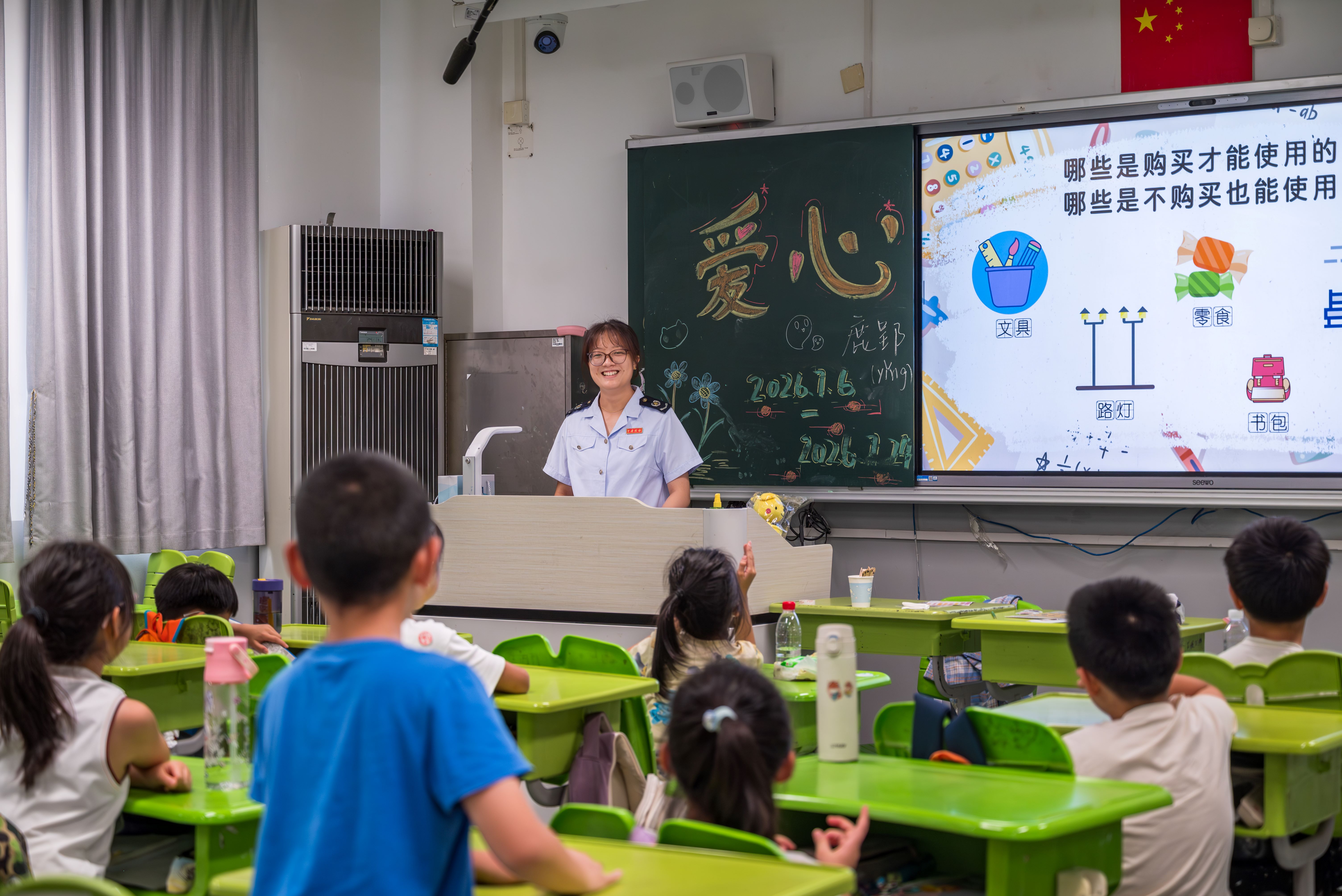 七彩夏日啟稅思，稅潤青苗伴成長 ——區局進校園開展稅收普法活動