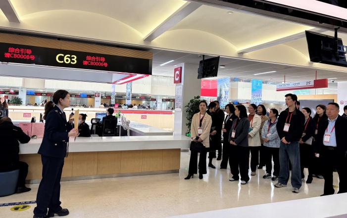 嘉定区税务局参与开展“阳光政务 邀您同行”服务体验日活动